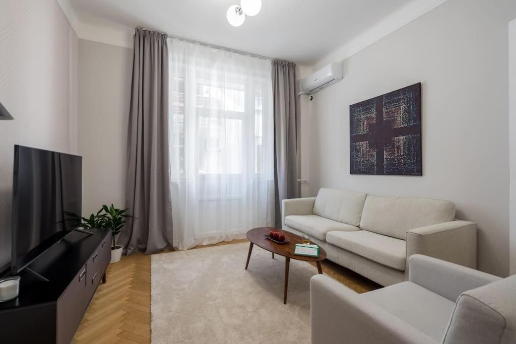 Exquisite Art Deco 2Br Apartment Prime Location Bucharest Exterior photo