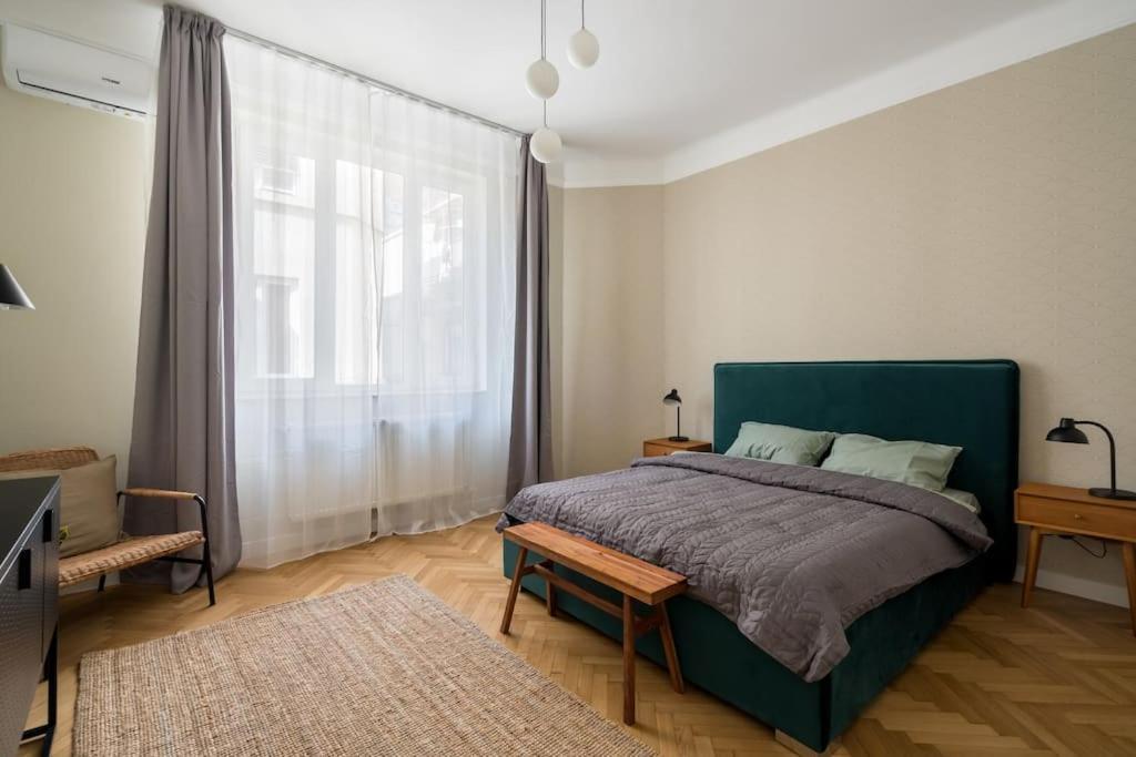 Exquisite Art Deco 2Br Apartment Prime Location Bucharest Exterior photo